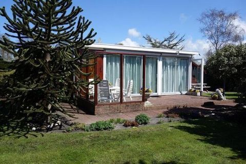 Een plaatje! Bungalow nr. 32 is een zeer comfortabel ingerichte vakantiebungalow. Er is een nieuw zeer ruime badkamer en de tuin is werkelijk een plaatje! De eigenaar besteedt veel zorg aan zowel de inrichting als de prachtig aangelegde tuin. Zeer ve...