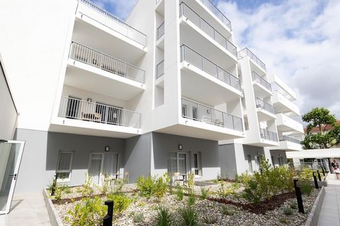 Nieuw gebouwd vakantiecomplex (voltooid in 2024), op slechts een steenworp afstand van het strand. Duik in het verwarmde binnenzwembad of het buitenzwembad met verwarmd peuterbad, ga aan de slag in de fitnessruimte en trakteer uzelf daarna op een wel...