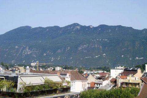 Am Boulevard des Côtes 7 in Aix les Bains Immobilienkomplex aus dem Ende der 70er Jahre namens Le Château Durieux bestehend aus 4 Gebäuden. Es ist ideal gelegen. In der Nähe von Geschäften, aber auch der Bushaltestelle für den Zugang zum Thermalzentr...