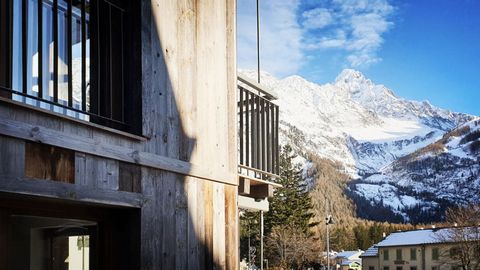 Gelegen in het charmante dorp Argentière in de Chamonix-vallei, ligt deze opwindende ontwikkeling op slechts zes minuten lopen van de skiliften en op een steenworp afstand van restaurants, winkels en het treinstation van Argentière.\nHoewel Argentièr...