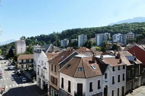 An der Avenue de Marlioz 8 in Aix les Bains Gebäude in gutem Zustand aus dem Jahr 1978, nur einen Steinwurf vom Parc de Verdure entfernt. Es liegt 600 m vom Tourismusbüro und dem Bahnhof, 1,5 km von den Thermes Chevalley, 1,2 km von den Thermes de Ma...