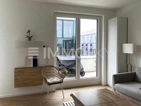 Suchen Sie nach einem Luxus Apartment an der East Side als Kapitalanlage? Dieses moderne Apartment befindet sich an der begehrten East Side von Berlin im lebendigen Stadtteil Friedrichshain, direkt gegenüber der bekannten East Side Gallery und in unm...