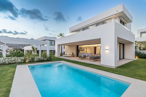 Welcome to this exclusive modern villa located in eastern Marbella, a place where luxury meets proximity to the sea, mountains, shopping, and Marbella town. This dream home offers a total of six bedrooms and five bathrooms, as well as a guest toilet....