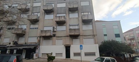 Apartamento reformado de 2 dormitorios con una ubicación premium. Este apartamento está situado en la calle principal de Santo André con todo tipo de comercio, transporte y accesos. También tiene el parque de la ciudad a tan solo 5 minutos a pie, ten...