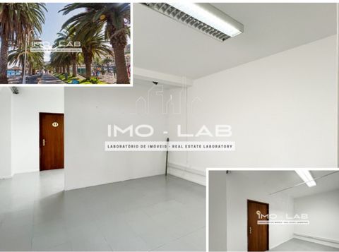 Commercial space for rent, ideal for opening a business, office or office, located in the heart of Santa Cruz. Key features: Prime location: Located in the centre of Santa Cruz, ensuring easy access and visibility. Proximity to the beach: A few steps...