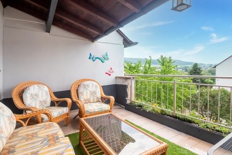 Stay in this attractively furnished, comfortable holiday home that has a nice balcony and a wonderful location on the Moselle. It is ideal for groups. Start the day with a nice walk along the banks of the Moselle and in the afternoon eat lunch at one...