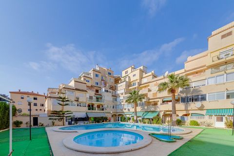 MODERNE WOHNUNG MIT GEMEINSCHAFTSPOOL IN NUEVA TORREVIEJA~~Entdecken Sie Ihr neues Zuhause in Torrevieja! Diese charmante, komplett renovierte Wohnung bietet Ihnen den Komfort und Stil, den Sie sich schon immer gewünscht haben. Mit 47 m² Wohnfläche v...