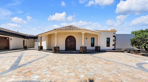 SPECTACULAR HOUSE !! You are looking for a dream property in Fuerteventura!! We present you beautiful villa in Lajares, with a great location!! On a plot of 3345 mts2, there is a wonderful villa of 527 mts2, consisting of 6 bedrooms, 6 bathrooms, 2 c...