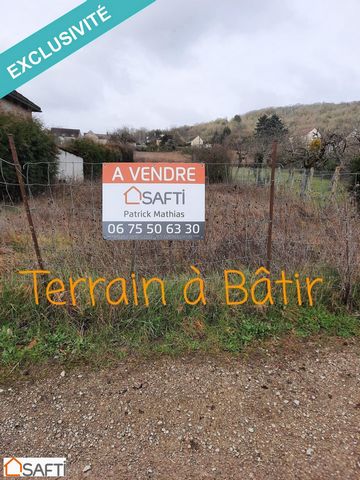 Situé dans la charmante commune de Saint-Aubin-sur-Yonne (89300), ce terrain offre un cadre de vie paisible et pittoresque. Niché au cœur de la vallée de l'Yonne, ce lieu bénéficie d'une vue imprenable, garantissant calme et sérénité à ses futurs rés...