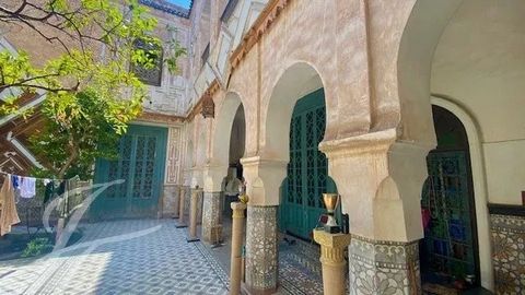 This property is enviably located in a pleasant district of the UNESCO Medina of Marrakech, a few minutes walking distance from the atmospheric markets and from major landmarks. It boasts an easy car access and a parking-lot is closeby. Spread around...