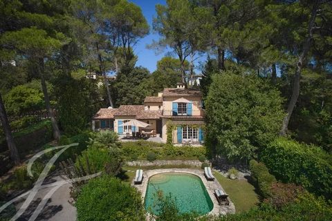 Sole agent – Located in the gated Domaine of La Peyriere, close to Golf course and international schools, Provencal villa with total surface of 150 sq.m sized on a landscaped garden of 1 500 sq.m with swimming pool and garage. The ground floor offers...