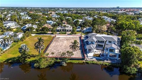 Experience stunning sunsets over the water from this highly sought-after .48-acre lakefront lot in the prestigious Ridge Lake neighborhood of Olde Naples. Boasting 105 feet of water frontage and a depth of 200 feet, this western exposure homesite off...