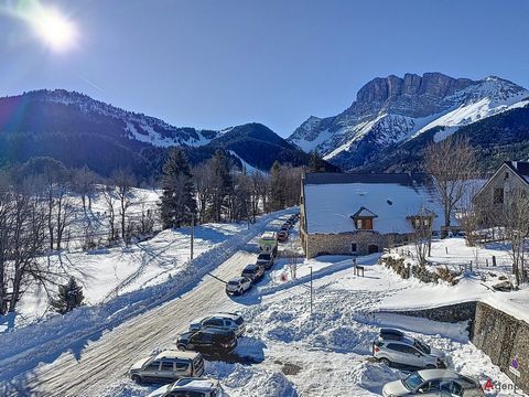 Exclusive - LES CENTAUREES Residence, South facing, be charmed by the view from the balcony of the Grand Veymont and the ski slopes. Visit without delay this 25 m² studio cabin completely renovated with quality materials. The accommodation consists o...