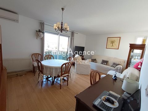 Located in the lively city of Narbonne (11100), this beautiful apartment benefits from appreciable proximity to many amenities such as schools, a high school, shops, a nursery, and easy access to public transport (bus, train, motorway). beautiful apa...