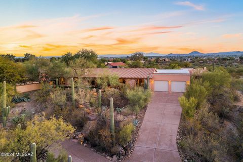 Rare offering in La Canada Foothills with modern floorplan and authentic Tucson charm! Pristinely maintained and meticulously updated by its second owners in 47 years! Come experience the warmth and love this home exudes. Mexican Saltillo tile throug...