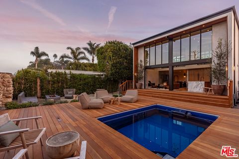 Located behind the exclusive gates of the renowned Malibu Colony, this beautifully remodeled 4-bedroom, 4-bathroom home offers the ultimate in privacy, luxury, and breathtaking views. With sweeping views of the lush golf course and the Malibu mountai...