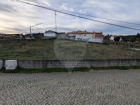 Terrain à bâtir Terrain urbain de 720 m2 de superficie idéal pour la construction d’une villa. Idéal pour ceux qui cherchent à vivre à proximité d’un village avec des commerces et des services sans renoncer à la tranquillité d’un quartier résidentiel...