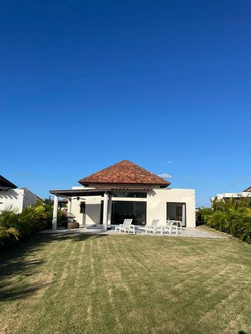 ✨ Price: USD $700,000 Property Details: Build size: 200 m² Terrace: 100 m² Patio: 400 m² Distribution: 2 master bedrooms, each with private bathroom and walk-in closet. 1 studio with full bathroom, ideal as a 3rd bedroom. Den-style service area with ...