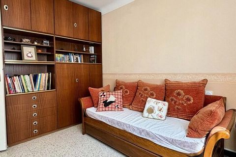 A unos 8 km del mar, este apartamento en una villa de vacaciones está situado en una zona residencial tranquila. Este apartamento vacacional para familiares o amigos dispone de un agradable salón con salida a una terraza, una cocina independiente y e...