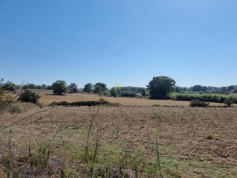 Located in Larnaca. Agricultural Field for sale in Mosfiloti area, Larnaca. The property is located at a distance of 500 m north of the center of the Community and 1.6 km east of the Nicosia – Larnaca motorway. It has good access to the neighboring v...