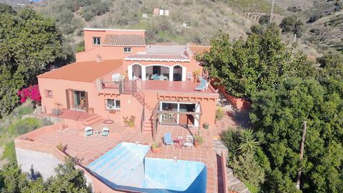 This set is composed of two main houses and a separate apartment, all located in a privileged natural environment, surrounded by green hills and with panoramic views. I describe them below:Main house, rustic Mediterranean style, consists on the groun...