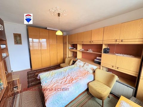 RE/MAX is pleased to present you a studio in the Charodeyka-North district. The property has an area of 41 square meters and is located on the seventh floor out of a total of eight in a panel building. The apartment is for renovation, which provides ...