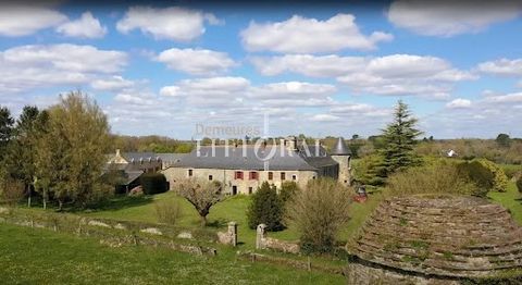 Near Roche-Bernard: Character residence, 5 bedrooms, meadow, pond, and pool. The whole offering approximately 550 m2 of living space. Just 20 minutes from the beaches and Vannes, this elegant character residence from the 15th and 16th centuries, surr...