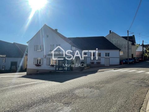 Venez découvrir sur la commune de Oermingen, cet ancien restaurant réhabilité en habitation principale. Vous apprécierez les grands espaces proposés. L’ensemble a été très bien entretenu. Au rez-de-chaussée, vous trouverez l'ancien bar avec une salle...