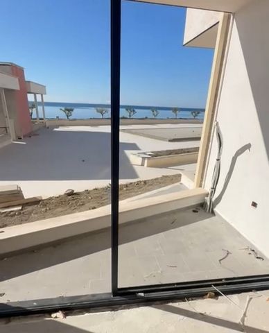 Nous sommes heureux de vous offrir les derniers appartements de luxe avec vue sur la mer, plage privée, piscines sécurisées 24h/24 et 7j/7, bars, restaurants, le seul complexe construit avec des matériaux de qualité, à partir de 2600€ mètre carré.