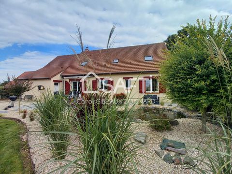 This charming family pavilion is distinguished by its tranquility and enjoys an ideal location just 10 minutes from the amenities and shops that Arrou and Cloyes-sur-le-Loir offer. Nestled in a peaceful hamlet, it offers its inhabitants the tranquili...