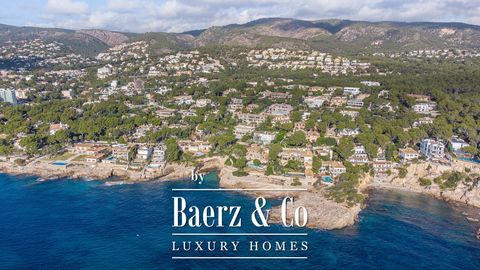 This unique property is located in Cast Catala, borders a green zone and offers a wonderful panoramic view. For sale is the plot with all building licenses and project for the construction of a luxurious villa. The layout of the current project is pl...