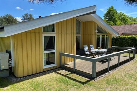 Esta encantadora casa de vacaciones ofrece una escapada familiar, con capacidad para seis huéspedes en tres dormitorios y un baño. Ideal para familias, incluye comodidades esenciales como limpieza final y amplio equipamiento para bebés. Aunque no se ...