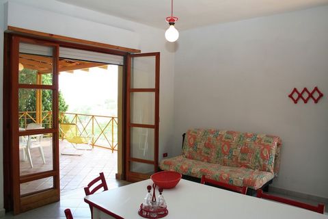 Casa Verde is situated in a residence with several flats on a hill covered with olive groves, one and a half kilometres from the beautiful beach of Arco Naturale. It is an ideal starting point for discovering Cilento and the surroundings of Palinuro....