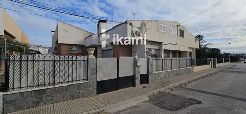 Welcome to your future home in San Pedro del Pinatar! Allow me to introduce you to this real estate gem that redefines comfort and family lifestyle. Located just 100 meters from the medical center, pharmacy, Mercadona, and post office, this spacious ...