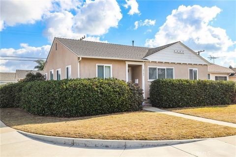 3762 Senasac Avenue is a fabulous opportunity for a centrally located home in a desirable, established neighborhood. The home is located on a large corner lot, with three bedrooms and one bathroom. This expansive lot allows for major additions of bed...