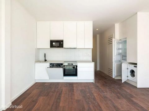 Apartamento T0, junto ao Saldanha em Arroios. Uma das zonas mais centrais de Lisboa, próximo do Largo do Saldanha, Estefânia, Avenida da República e Marquês de Pombal. Este apartamento T0 com 76 m2 de área bruta privativa, inserido num edifício com e...