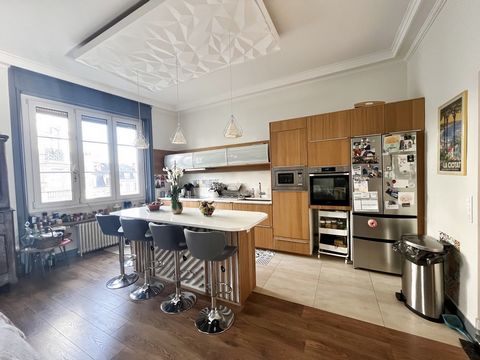 L'Agence Des Négociateurs Immo vous présente à la vente : Cet appartement situé en hyper-centre, rue de la République à Orléans, d'une superficie d'environ 96 m2. Venez découvrir et succombez au charme irrésistible de cet appartement exceptionnel nic...