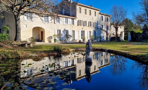 Prächtiges Herrenhaus. Riesiges Potenzial. Nebengebäude und Garagen. 1,2 Hektar Park und Land mit Wasserquelle.\n\nDieses schöne und sehr beliebte Einfamilienhaus befindet sich in ruhiger Lage in einem winzigen Weiler zwischen Limoux und Carcassonne....