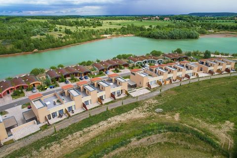 En medio de la zona de los lagos de Leipzig: magnífico complejo vacacional con cómodas y modernas casas, el complejo hotelero Casa Marina y un puerto para embarcaciones de recreo. Las propiedades del complejo se adaptan maravillosamente al paisaje y ...