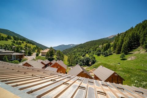 Dieses charmante Apartment bietet auf 40 m² Platz für bis zu 6 Gäste und verfügt über ein gemütliches Schlafzimmer und zusätzliche Schlafgelegenheiten. Es liegt in einer familienfreundlichen Gegend, umgeben von atemberaubenden Bergen, und ist der per...