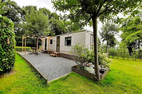 Heerlijk gewekt worden door vogelzang in de mobil-home aan de rand van het bos. U heeft een mooie grote en omheinde tuin tot uw beschikking. Geniet hier van de zon en van een lekker diner aan de eettafel in de openlucht. Bovendien hebben kinderen hie...