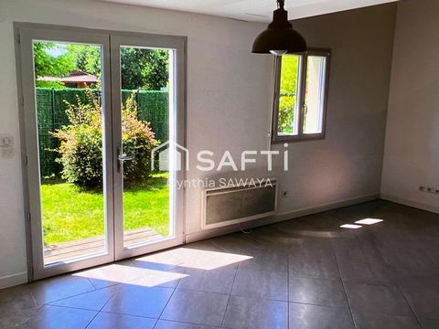 Située à Sanguinet (40460), cette maison mitoyenne duplex de type T3 construite en 2013 offre un cadre de vie paisible et agréable. Elle se trouve à proximité du lac et du centre ville, offrant ainsi une certaine facilité au quotidien. À l'extérieur ...