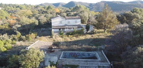 Provence Home, the real estate agency of the Luberon, is offering you for sale a 1960s house to renovate, with very spacious rooms, outbuildings, on approximately 5,000sqm of wooded land with magnificent views of Mont Ventoux, in absolute calm, in an...