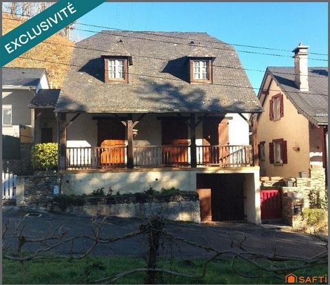 Située à Laruns, cette charmante maison offre un emplacement idéal à proximité de toutes les commodités de la ville. Nichée dans un quartier calme et paisible. Laruns offre également un cadre naturel exceptionnel avec ses montagnes environnantes, off...