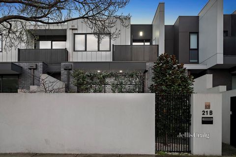 Manhattan meets Melbourne in this dynamic three bedroom + study two bathroom urban oasis. Welcomed by a staircase entrance and a gorgeous alfresco courtyard with a designer screen of garden greenery as a backdrop creating a stunning dining experience...