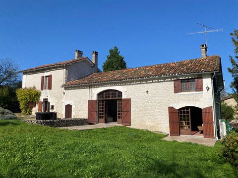 Noord Dordogne - dicht bij Riberac. Een goed gepresenteerde woning met 4 slaapkamers met stijlvolle ontvangstruimten en tuin. Prachtig uitzicht op het platteland.\n\nOm deze woning te bezoeken en u te helpen bij uw zoektocht naar een Frans onroerend ...