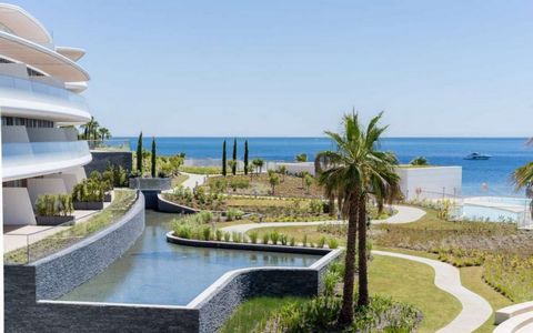 Spectacular luxury complex in Estepona, Costa del SolIts beautiful 3 or 4 bedroom apartments with direct access to the beach, adapt to the organic forms of the Mediterranean environment. All surface areas are pedestrianized and the building is orient...