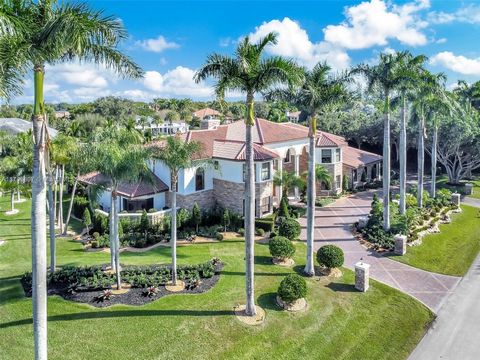 Discover this exquisite two-story mansion with an in-ground pool, spa, 4-car garage, and over an acre of landscaped grounds. The 5-bedroom, 6.5-bath home boasts a gut-renovated first floor blending modern design with timeless Weston elegance. A grand...