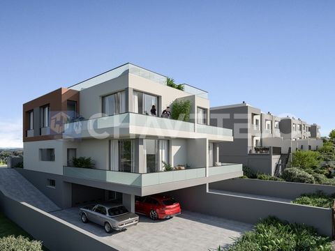 Découvrez cette élégante et moderne villa de 4 chambres, actuellement en phase finale de construction et bientôt prête pour votre déménagement. Située dans un emplacement privilégié dans le développement d'Encosta das Maias, cette propriété offre un ...