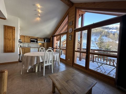 Vacation friends... At the beginning of the season, the powder is there to whiten our fantastic landscapes, our surrounding massifs... Come and discover this long-awaited novelty! This accommodation is located in the Moulin Benjamin area in a luxury ...